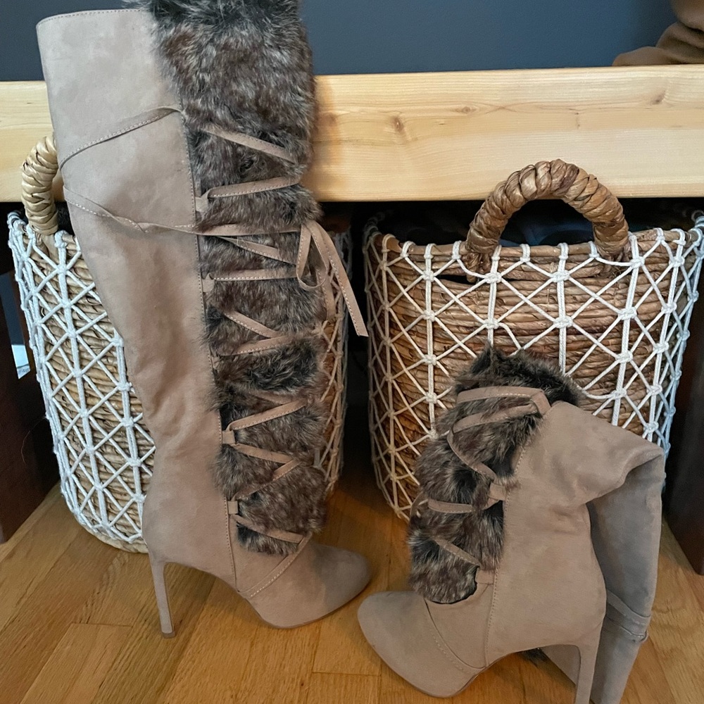 Never worn shoe dazzle fur heeled boots